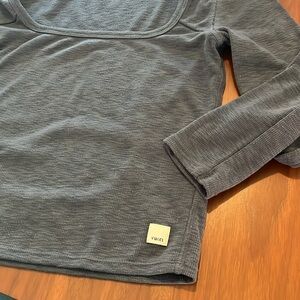 Vuori Long-Sleeve Crop